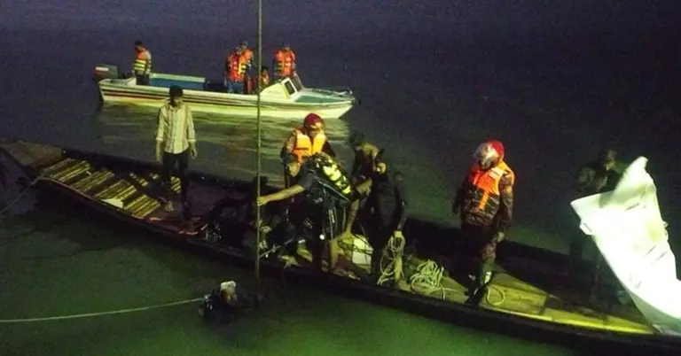 উদ্ধার কার্যক্রম চলছে